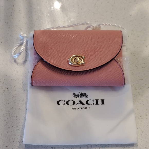NIP COACH TURNLOCK CARDHOLDER